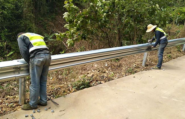 石家庄高速公路护栏的定期维护与保养
