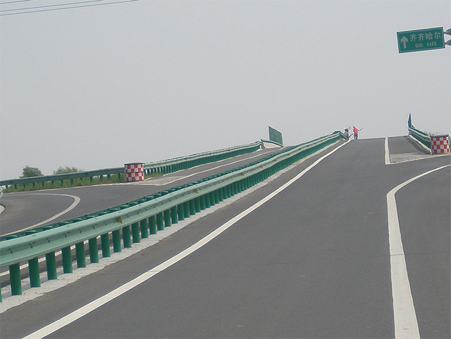 石家庄高速公路护栏的材质与规格